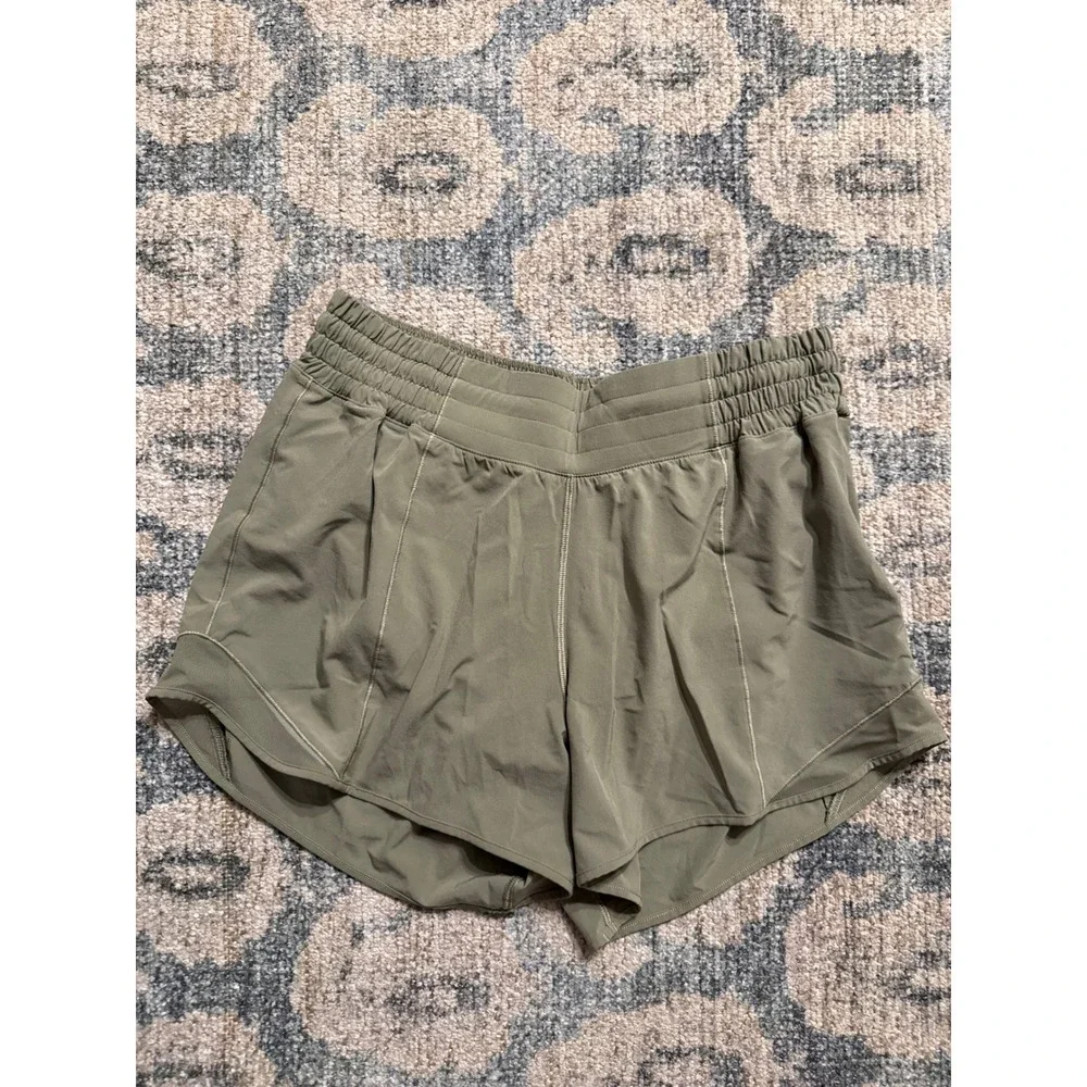Lululemon Hotty Hot Short Size 8 TALL Excellent Condition